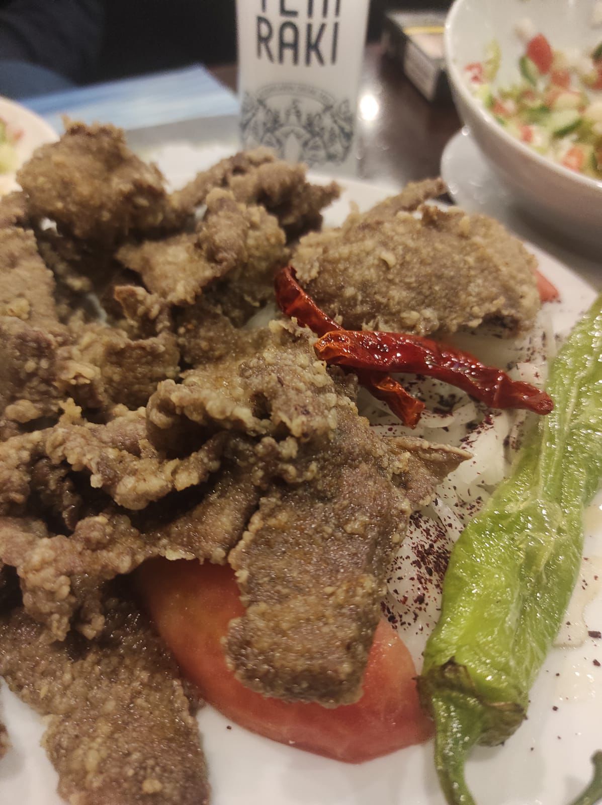Edirne ciğeri rakı eşliğinde